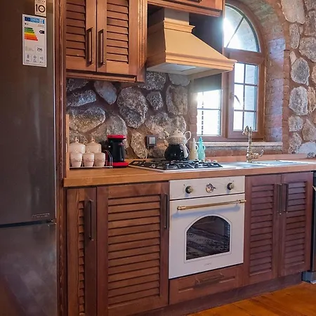 Askania 2* Ιζνίκ