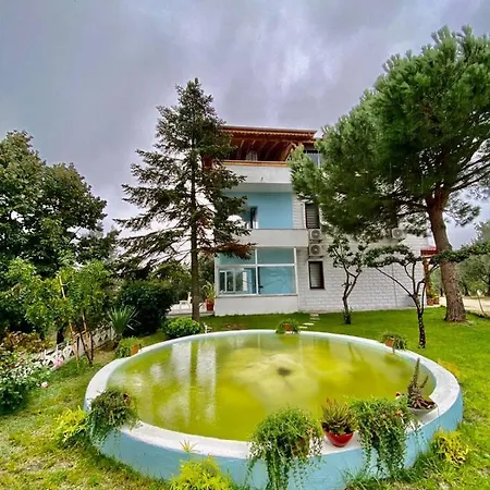 Askania Hotel 2*