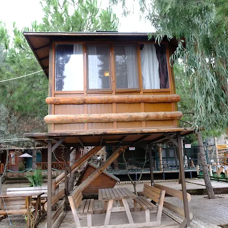 Askania Hotel 2*
