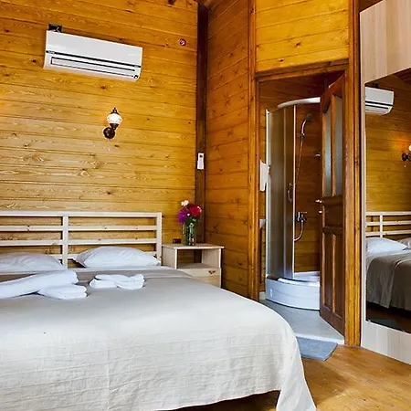 Askania Hotel 2*