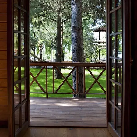 Askania Hotel 2*